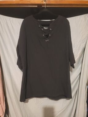 Impact Sportswear Black Lace-Up Shirt XXL